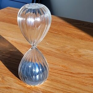 Ribbed hourglass with black sand